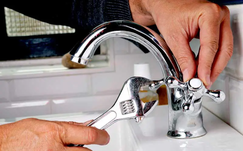 easiest way to clean bathroom sink faucets
